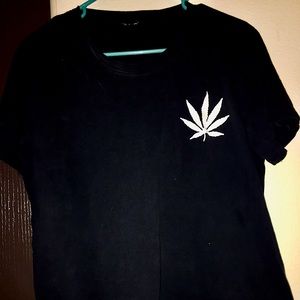 Comfy black “Leaf” T-Shirt